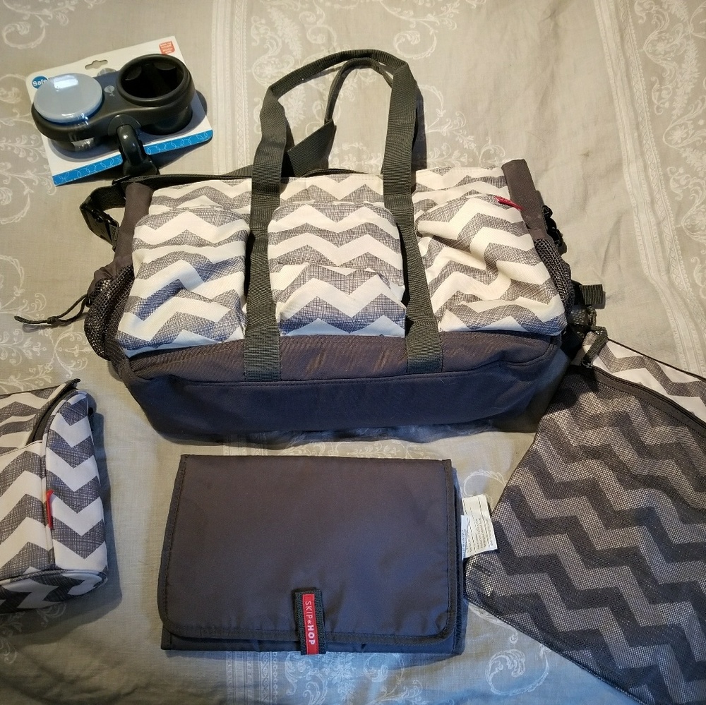 Skip hop duo double diaper tote with extras!!